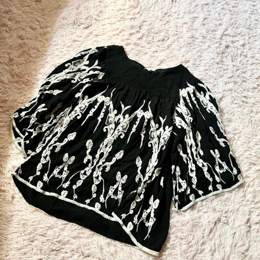 Embroidered Floral Beachy Boho Off Shoulder Top Womens M Earthy Witchy Western‎